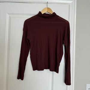 Everlane maroon turtleneck size small, lightweight 100% cotton